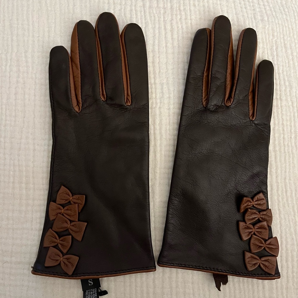 Max Studio Leather Gloves